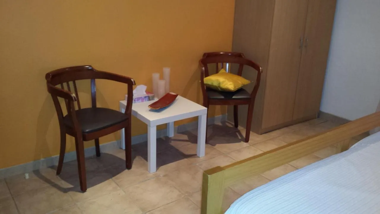 La Debottee Belge Bed & Breakfast Montesquieu  France